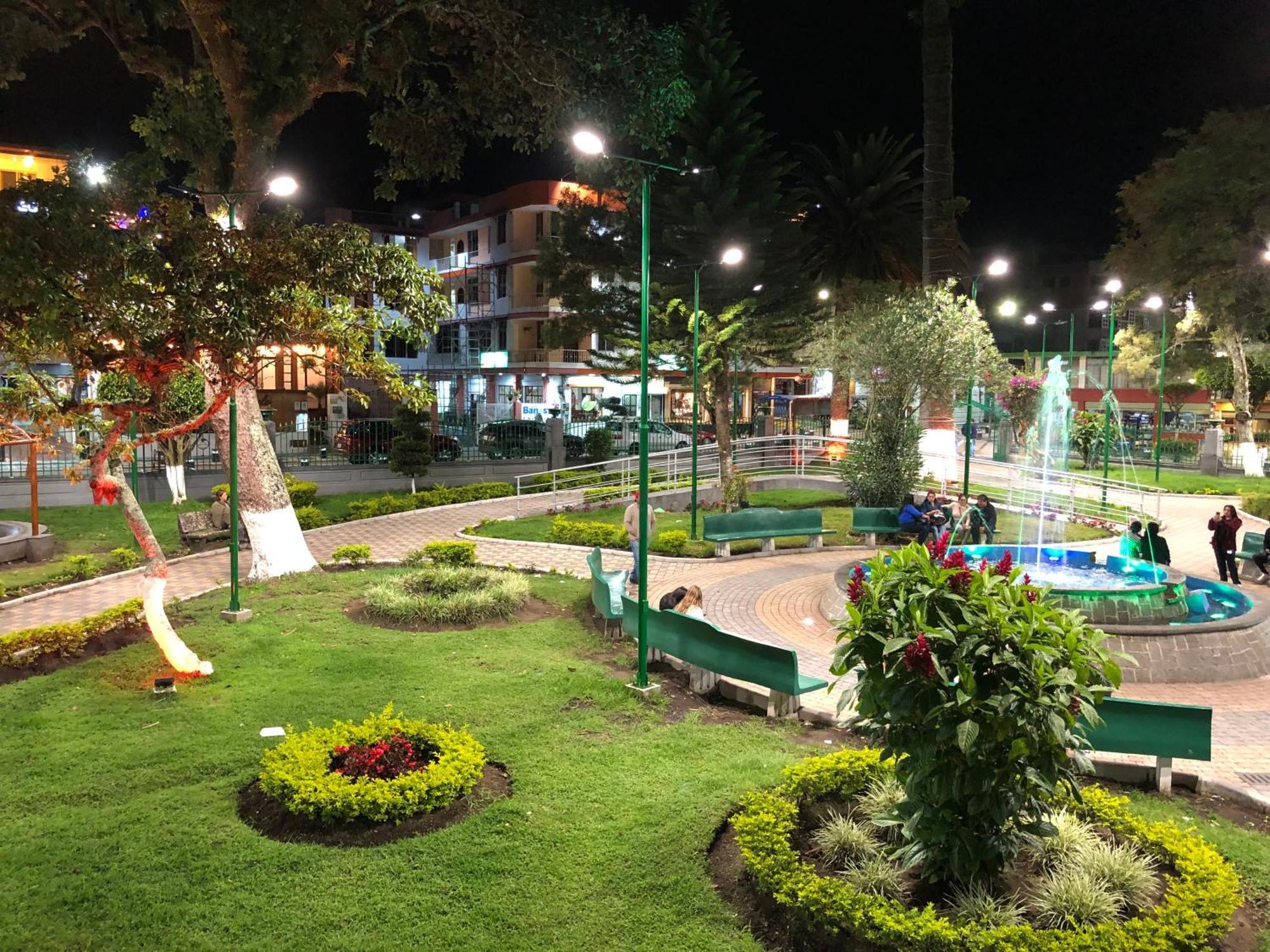באניוס High-End Holiday Cabin - Tungurahua Hot Springs מראה חיצוני תמונה